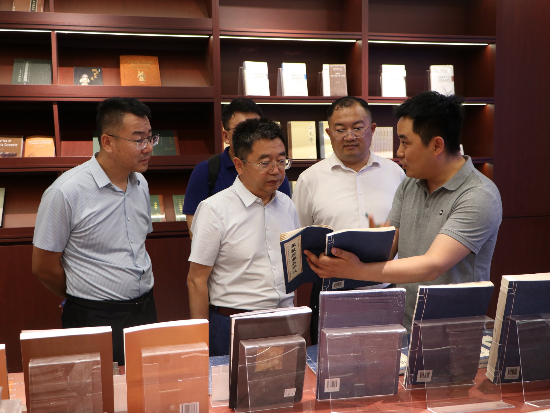 人才培养和科学研究等方面的整体发展情
