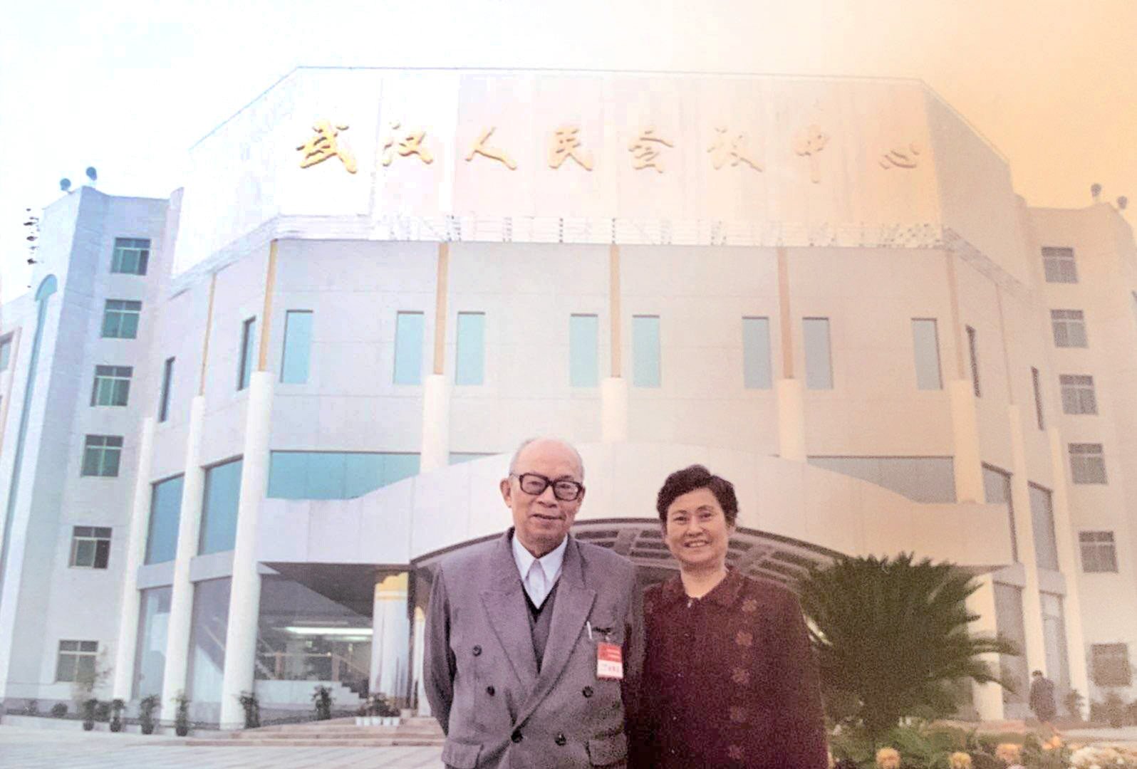 塞上聚群贤